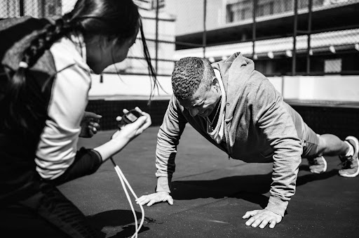 Coach sportif Francesca Steduto en séance d'entraînement personnalisé